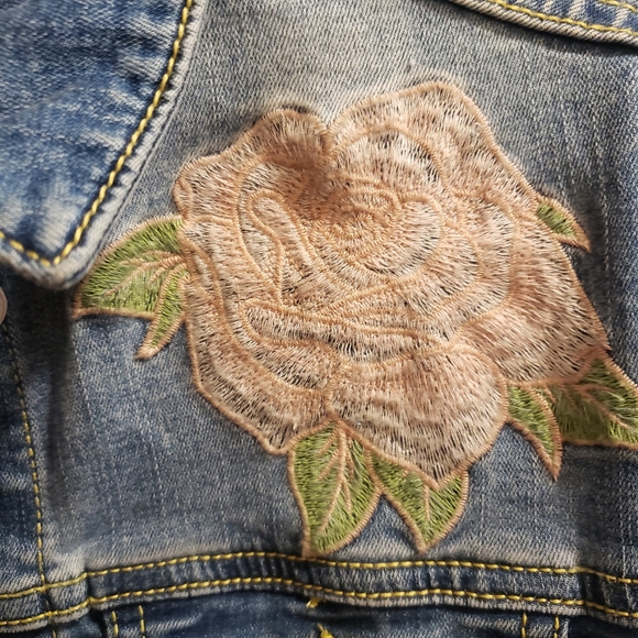 Brand New Lularoe Rose Embroidered Stretch Jean Jacket Size XS (2\4) - Picture 3 of 7